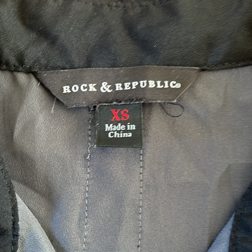 Rock & Republic Gray and Black Studded Button Down Sleeveless Blouse - Picture 4 of 9